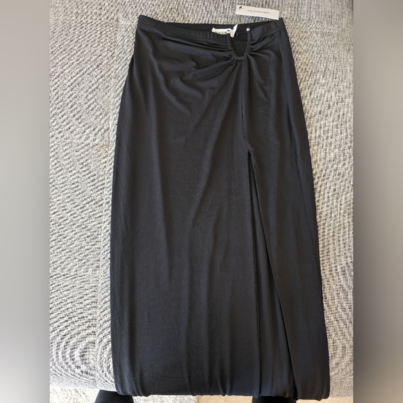 Stretchy Split skirt - Picture 1 of 3